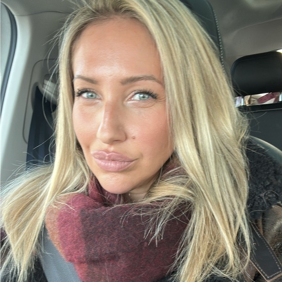 Meet your Posher, Kim - Picture 1 of 1